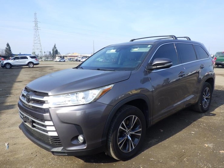 2017-toyota-highlander-image-1