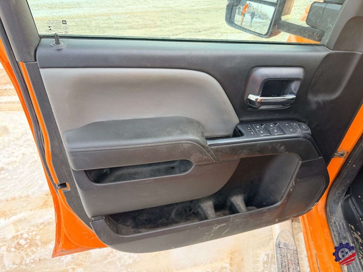 2015-chevrolet-silverado-3500hd-image-25