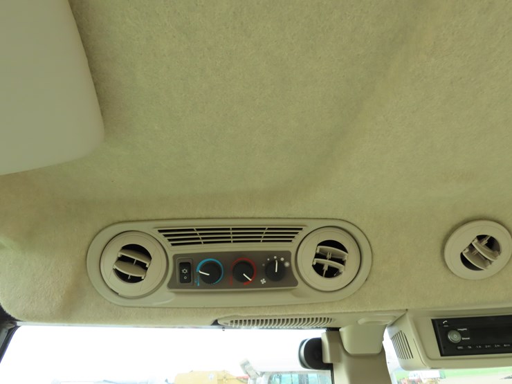 2022-john-deere-5055e-image-15