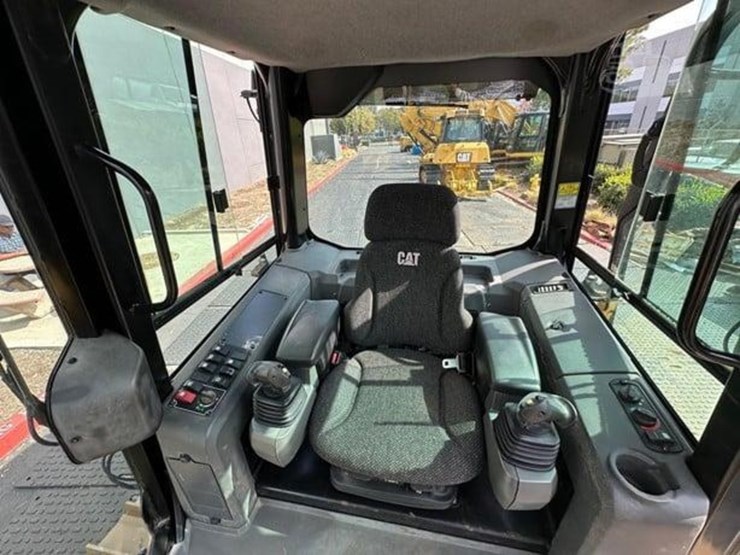 2013-caterpillar-d5k2-lgp-image-26