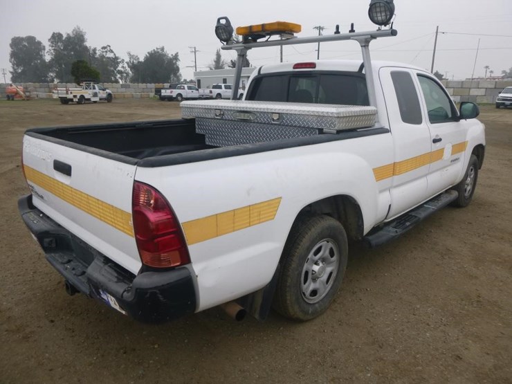 2013-toyota-tacoma-image-3