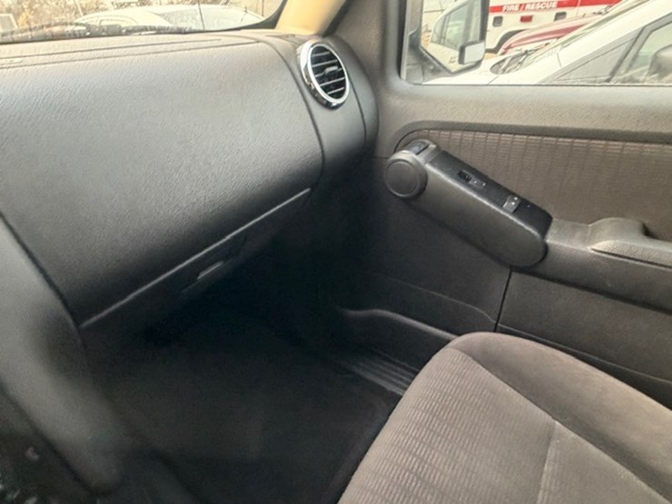 2011-ford-explorer-image-40