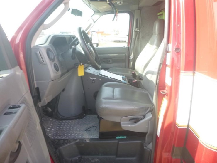 2017-ford-e350-image-9