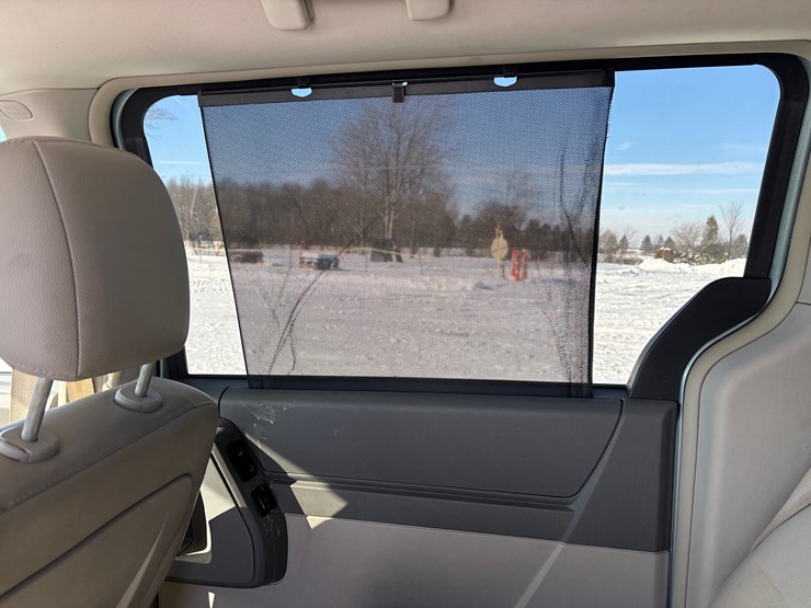 2008-chrysler-town-&-country-image-17