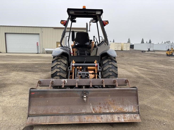 2011-case-570m-xt-image-8