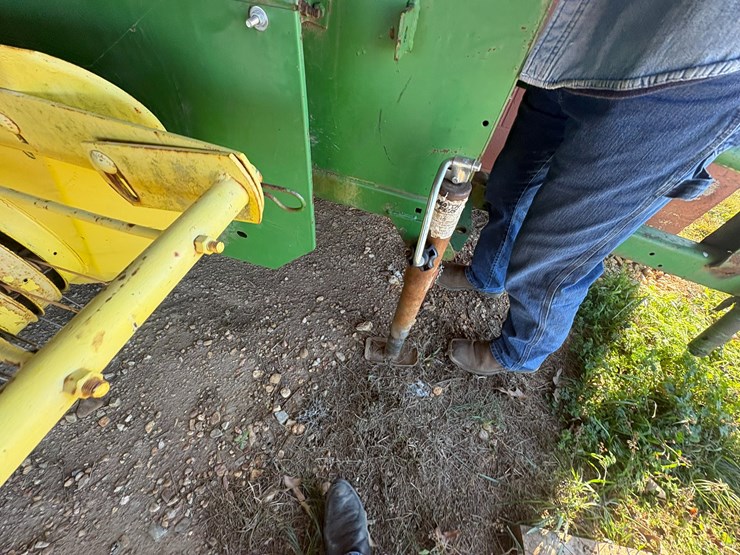 john-deere-336-image-21