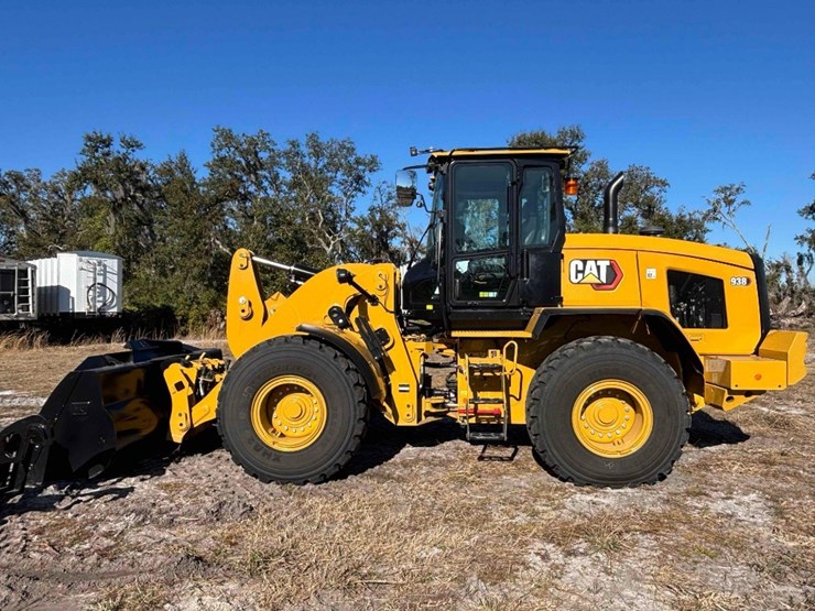 2025-caterpillar-938-image-1