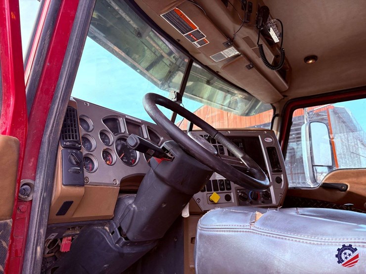 2017-mack-granite-gu713-image-52