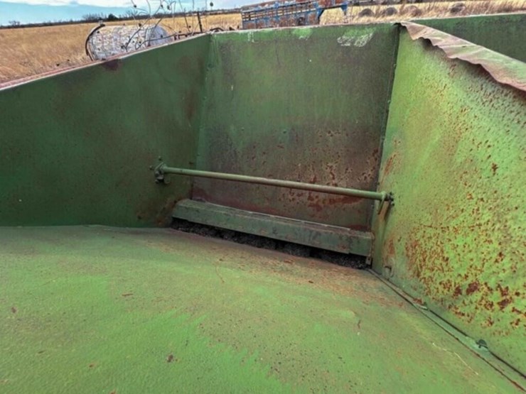pull-type-grain-cart/feed-wagon-image-4