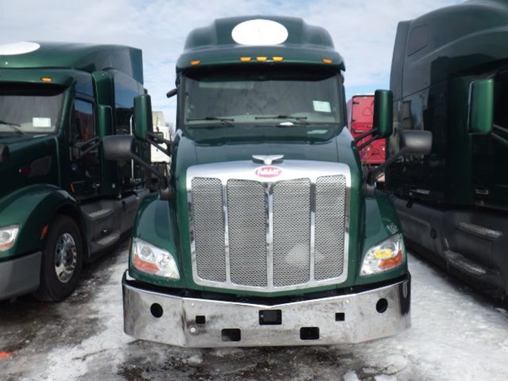 2019-peterbilt-579-image-2