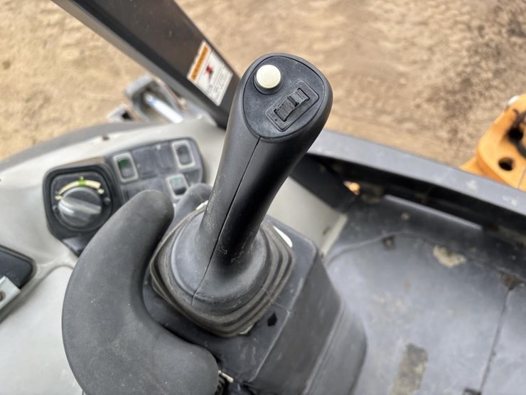 2018-case-580sn-image-48