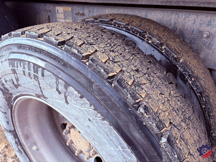 2017-mack-granite-gu713-image-17