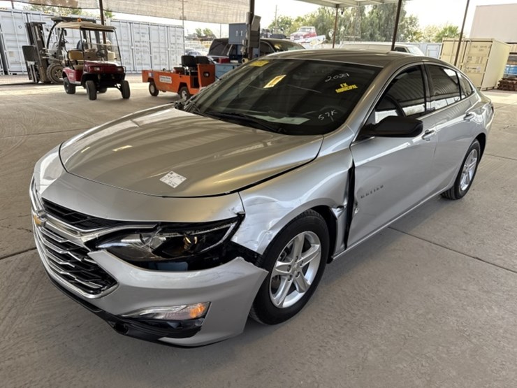 2021-chevrolet-malibu-ls-sdn-image-4