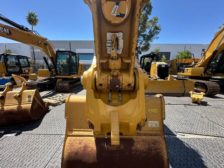 2021-caterpillar-320gc-image-3