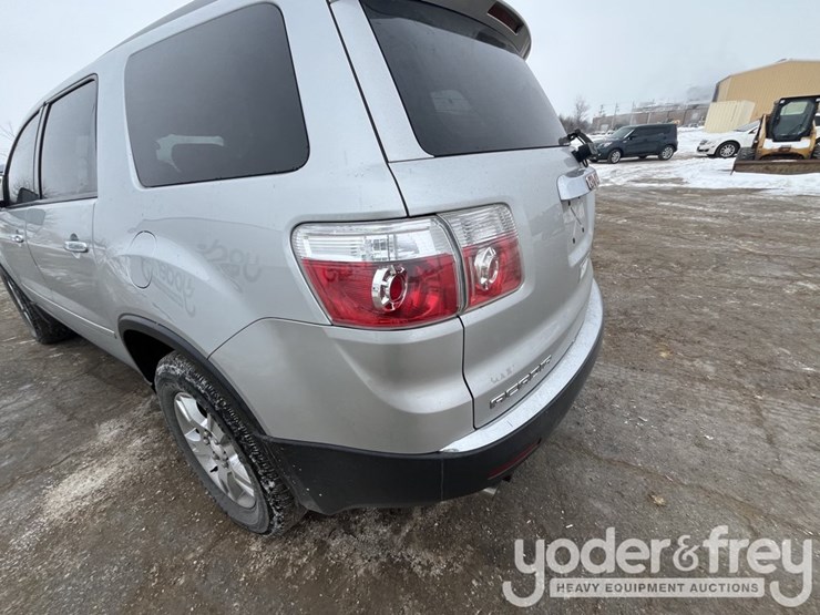2012-gmc-acadia-image-29