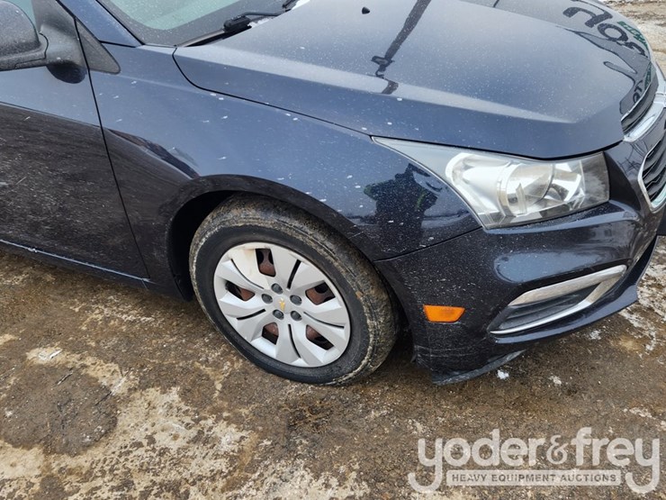 2016-chevrolet-cruze-image-36