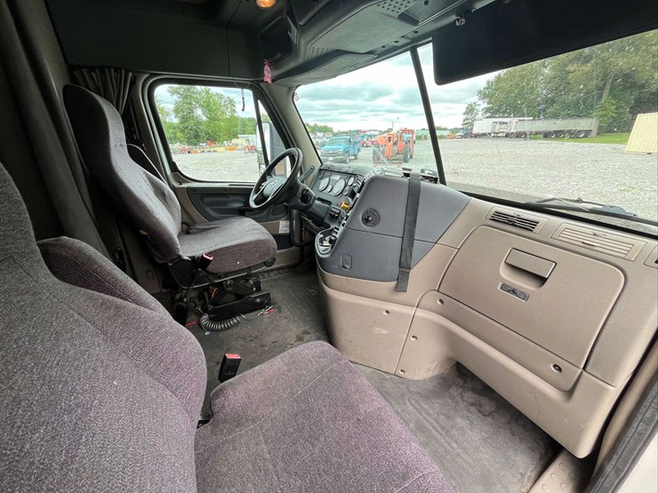 2018-freightliner-cascadia-evolution-t/a-truck-tractor-image-64