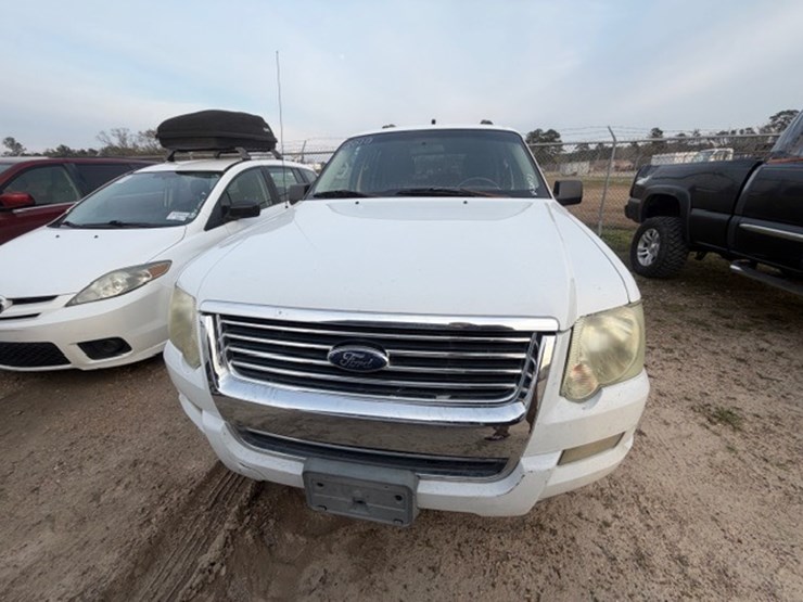 2011-ford-explorer-image-5