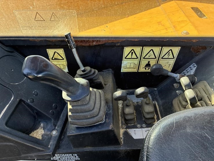 2014-jcb-512-56-image-20