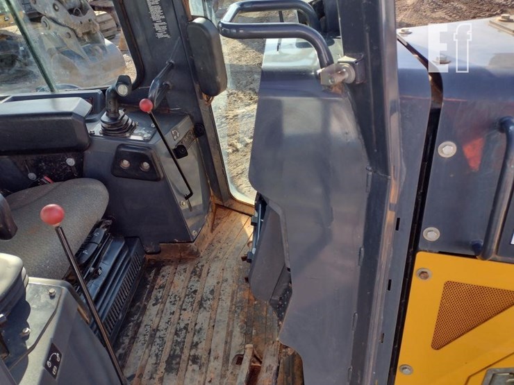 2021-deere-650k-lgp-image-17