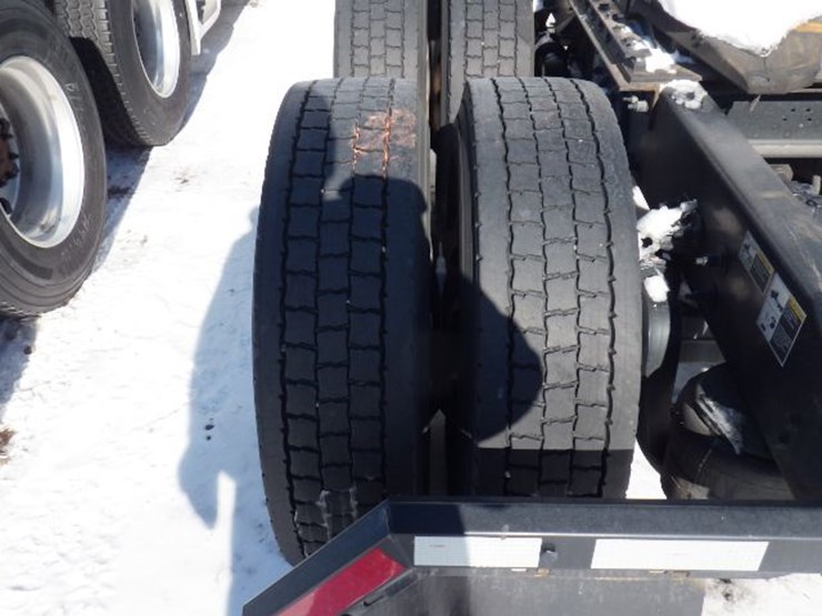 2021-peterbilt-579-image-19