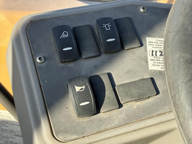 2018-volvo-dd25b-image-11