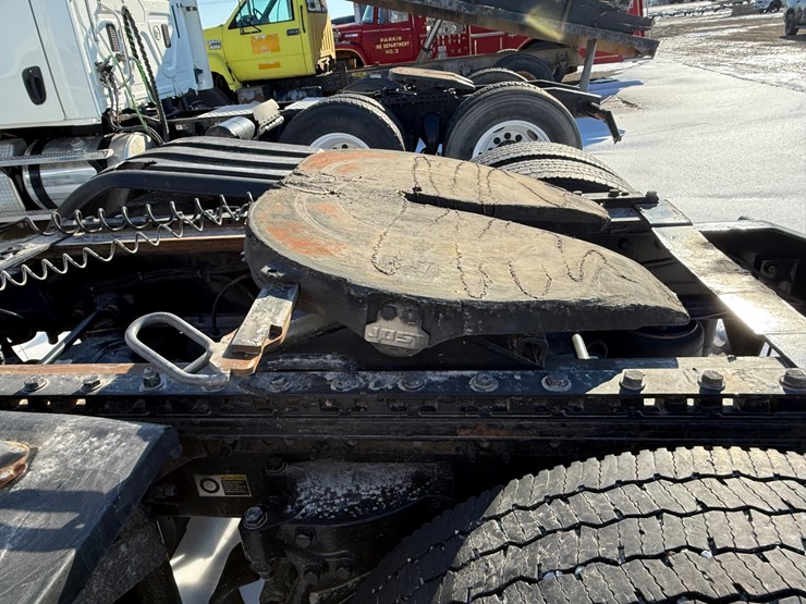 2016-peterbilt-579-image-14