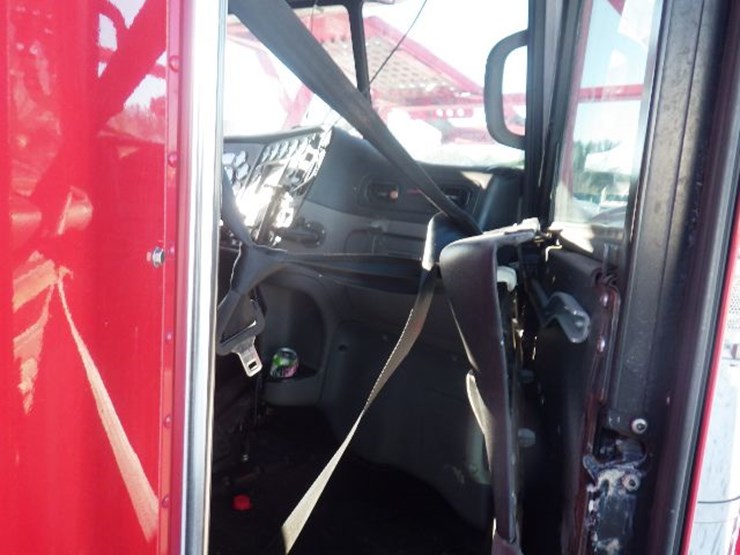 2015-peterbilt-389-image-5