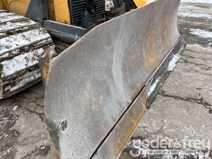 2016-deere-700k-lgp-image-61