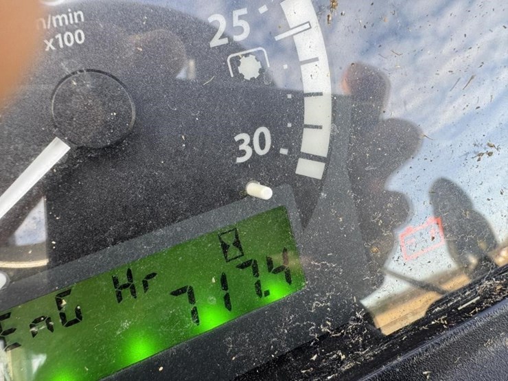 john-deere-3033r-image-17