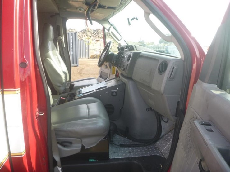 2017-ford-e350-image-10