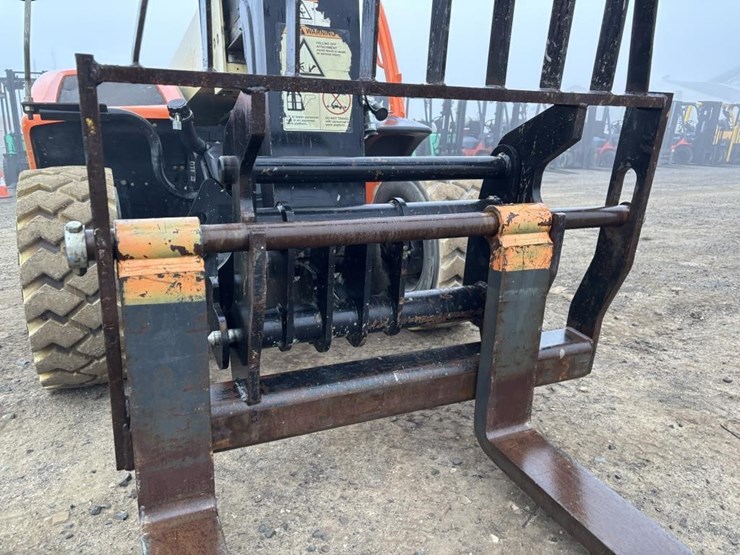 2015-jlg-g5-18a-image-11