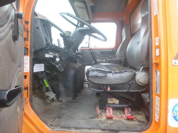 2001-international-2574-image-8