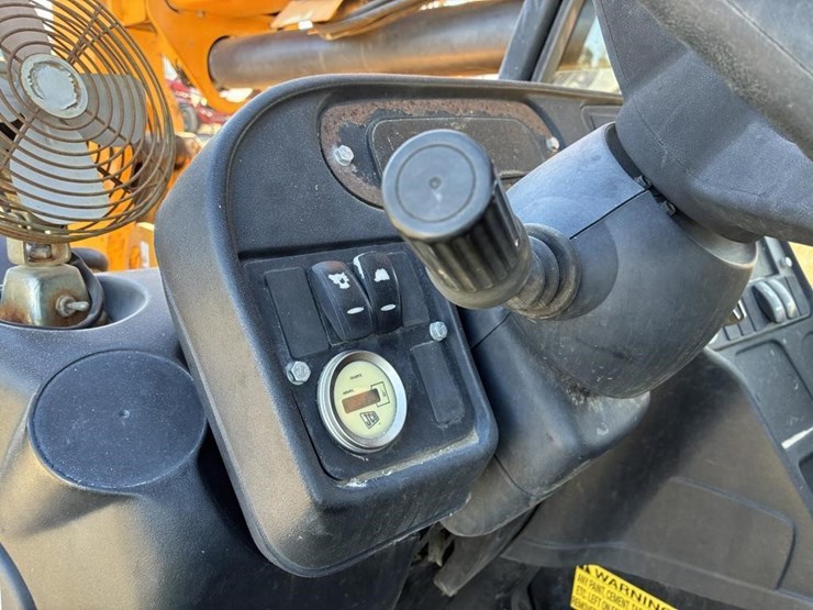 2014-jcb-512-56-image-18