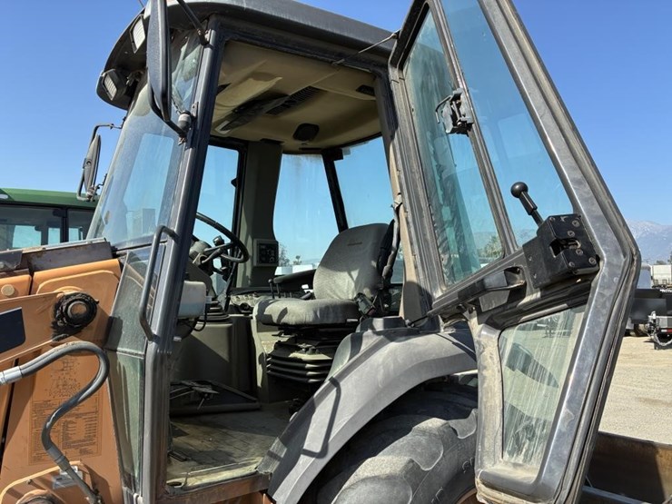 2009-case-570m-xt-image-22