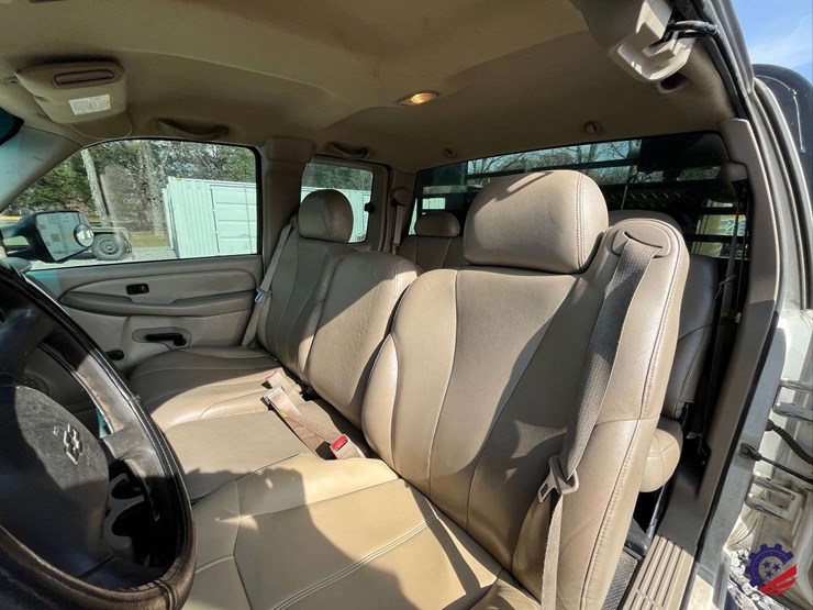 2002-chevrolet-silverado-3500-image-60