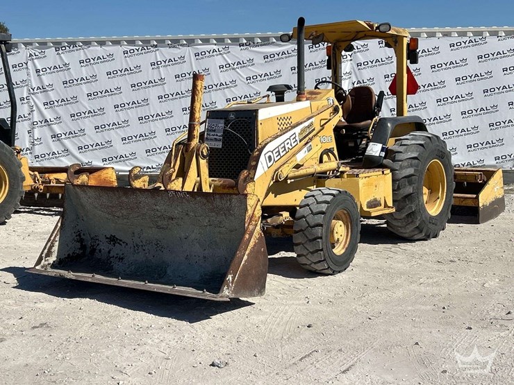 2005-deere-210le-image-1