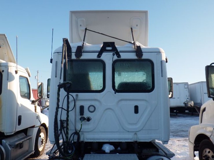 2018-freightliner-cascadia-125-image-9