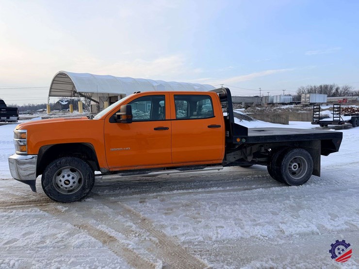 2015-chevrolet-silverado-3500hd-image-2