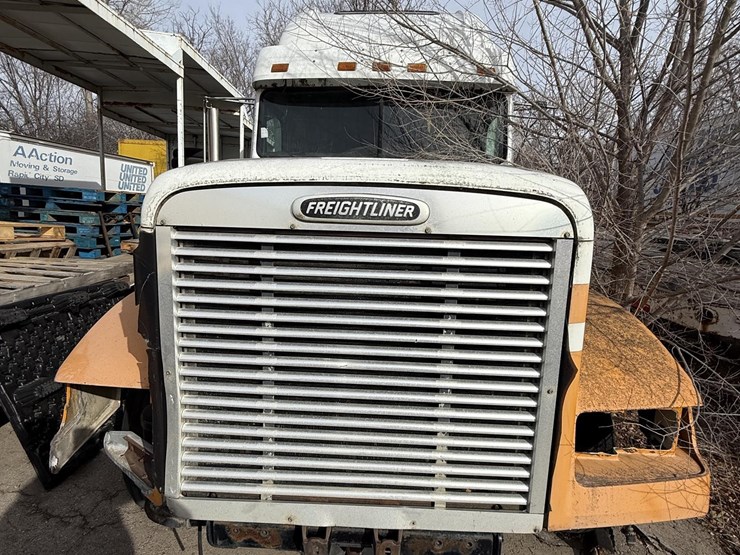 1997-freightliner-fld120-image-2