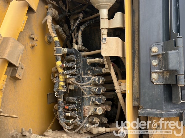 2014-komatsu-d61pxi-23-image-19
