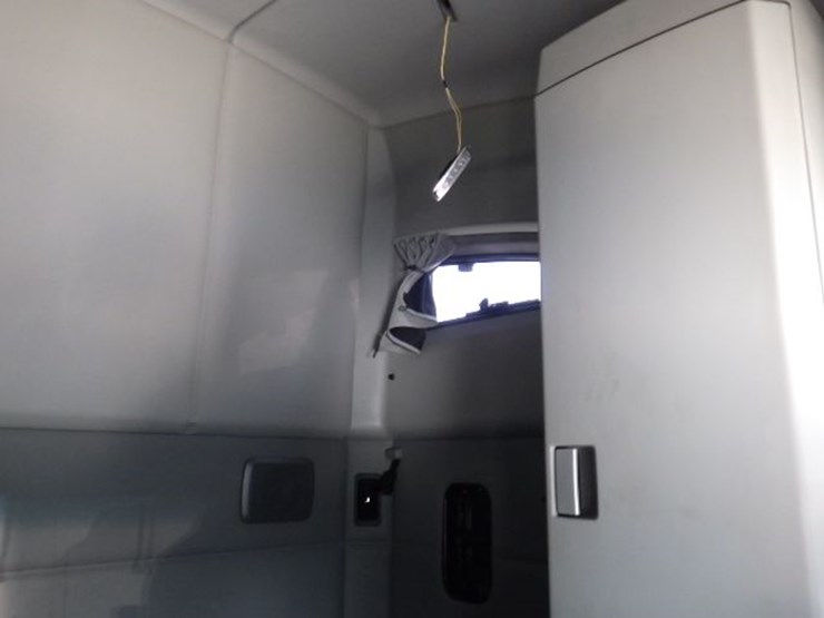 2020-kenworth-t680-image-5