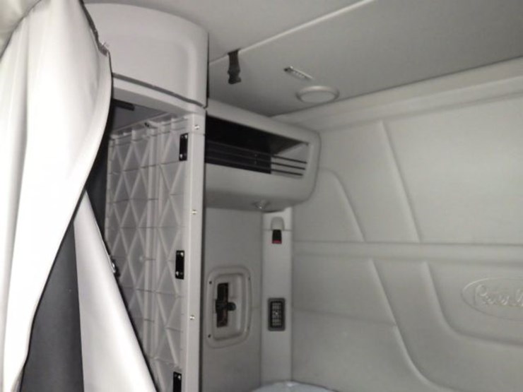 2020-peterbilt-579-image-19