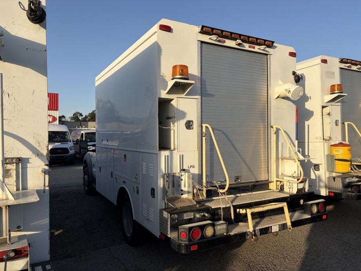 2011-ford-f550-image-4