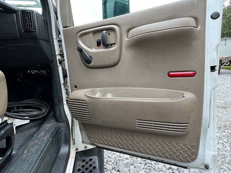 2005-gmc-c8-cable-placer-truck-image-69