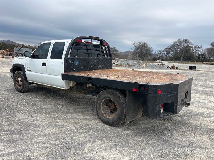 2004-chevrolet-3500-image-2