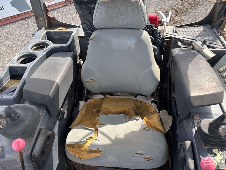 2014-deere-650k-image-10