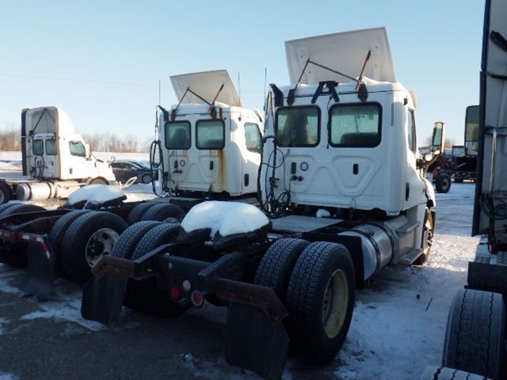 2018-freightliner-cascadia-125-image-6