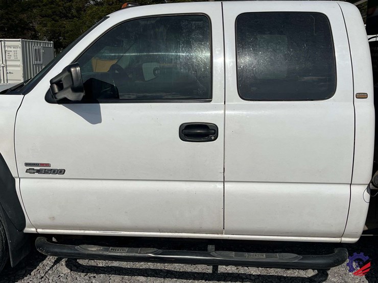 2002-chevrolet-silverado-3500-image-18