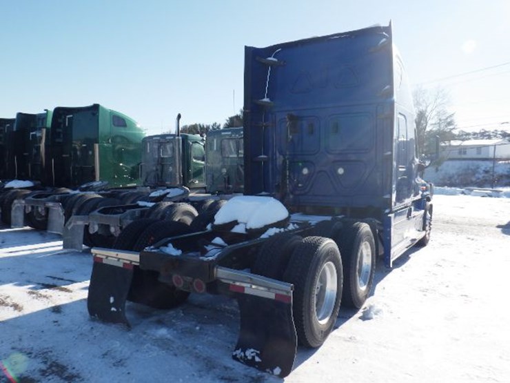 2019-freightliner-cascadia-125-image-11